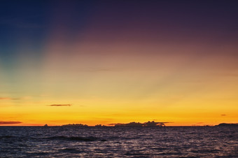 美丽的日落在安达曼海泰国