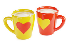 两个咖啡杯与心形的点缀孤立的渲染