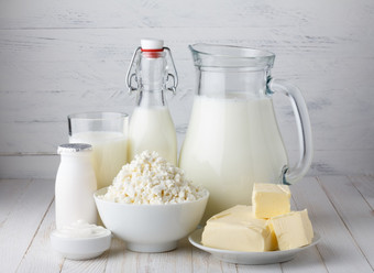 乳制品产品牛奶小屋奶酪酸奶酸奶油和<strong>黄油</strong>木表格