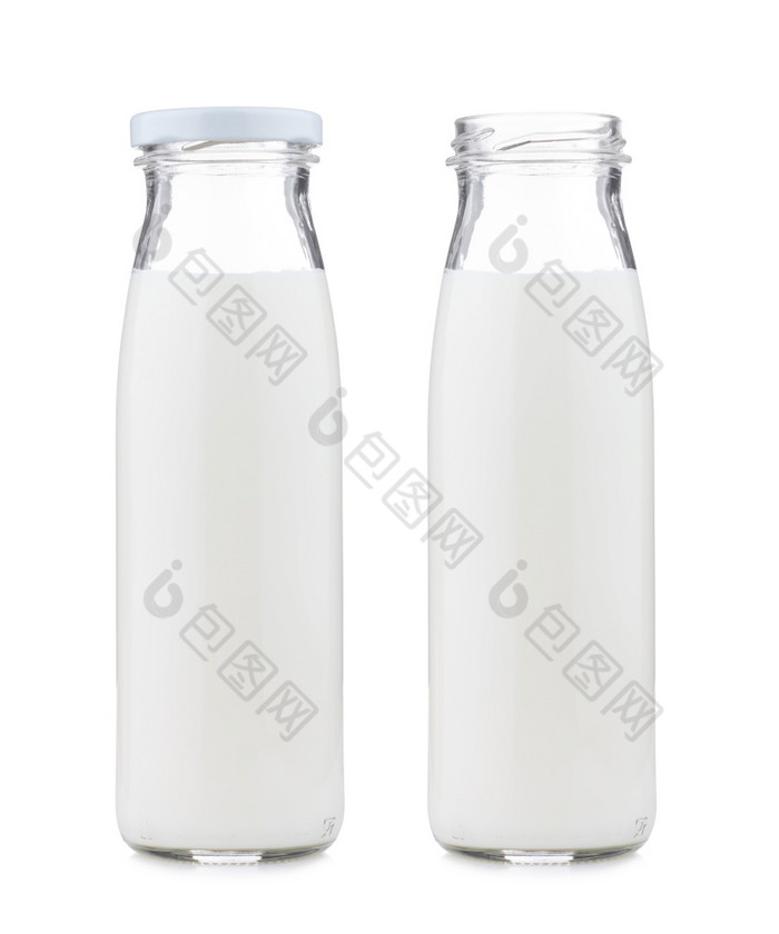 玻璃牛奶瓶关闭和开放孤立的白色背景