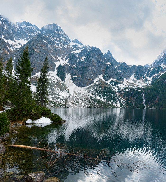 湖高的雪山图片