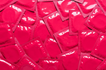 避孕套背景前视图红色的箔包装乳胶橡胶避孕套背景