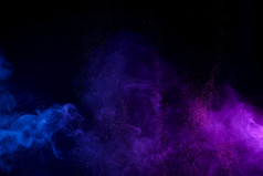 蓝色的和紫色的烟与闪亮的闪闪发光的粒子摘要背景