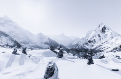给通过而且下了雪山峰黎明喜马拉雅山脉旅行尼泊尔