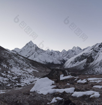 但达布拉姆峰会珠穆朗玛峰基地营长途跋涉喜马拉雅山脉徒步旅行尼泊尔