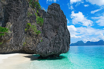 美丽的热带海滩风景优美的景观与桑迪海滩海和山岛托儿所巴拉望省菲律宾<strong>东南亚</strong>洲海湾风景受欢迎的具有里程碑意义的旅游目的地菲律宾风景优美的热带海滩托儿所巴拉望省菲律宾