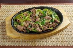 中国人厨房中国人菜牛肉与蔬菜特写镜头