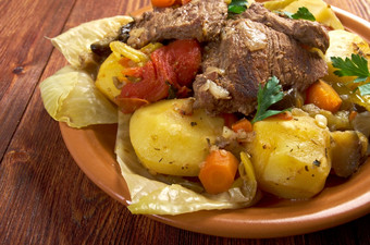 Basma东方炖肉农家菜与温柔的羊肉肉土豆而且蔬菜