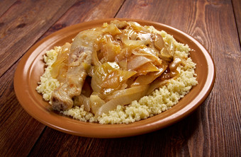 鸡肉亚萨塞内加尔鸡亚萨辣的腌制食物准备与poultryOriginally从塞内加尔