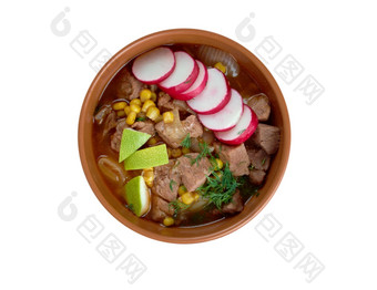 波唑传统的汤墨西哥肉汤丰富的汤使与猪肉红色的辣椒萝卜香菜