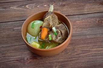 羔羊紧 固Tarifi土耳其汤肉汤与蔬菜