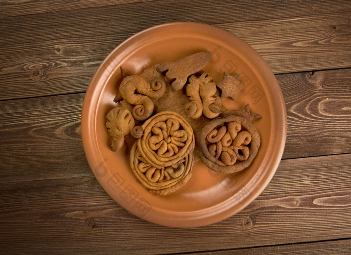 科祖利俄罗斯圣诞节姜饼在木背景关闭uptraditional异教徒仪式波美拉尼亚的