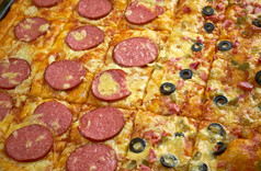 披萨条风格披萨常见的的状态有有些厚地壳而且是超过