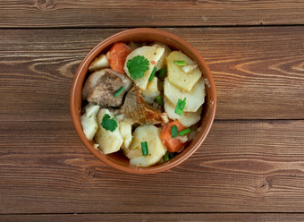 贝克奥夫ypical菜从法国Germanymix切片土豆切片洋葱立方羊肉牛肉而且猪肉