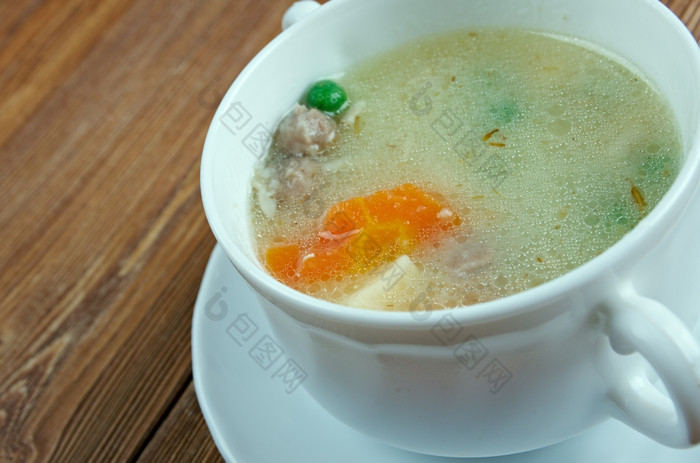 Hochzeitssuppe婚礼soupGerman汤基于鸡肉汤强化与鸡肉小肉丸