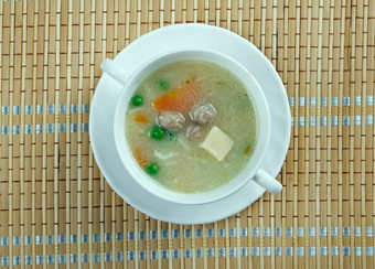 Hochzeitssuppe婚礼soupGerman汤基于<strong>鸡肉</strong>汤强化与<strong>鸡肉</strong>小肉丸