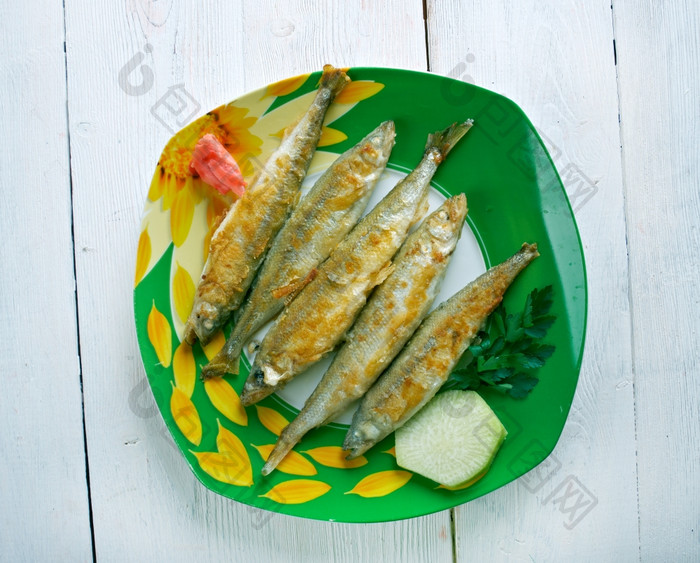 烤胡瓜鱼鱼plateclose