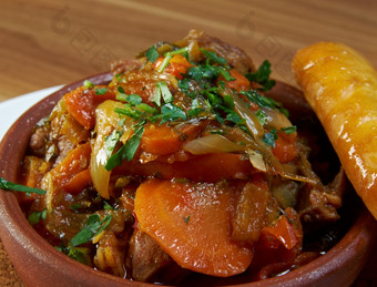 查纳基传统的格鲁吉亚菜<strong>羊肉</strong>炖肉与西红柿aubergines土豆绿色和大蒜