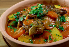 查纳基传统的格鲁吉亚菜羊肉炖肉与西红柿aubergines土豆绿色和大蒜