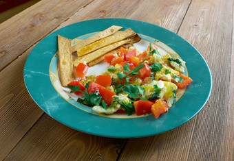 米加斯德墨厨房米加斯传统的早餐菜组成玉米玉米粉圆饼条炸锅烤盘直到几乎脆皮和然后鸡蛋