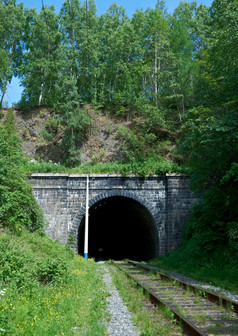 隧道的circum-baikal铁路的海岸湖贝加尔湖