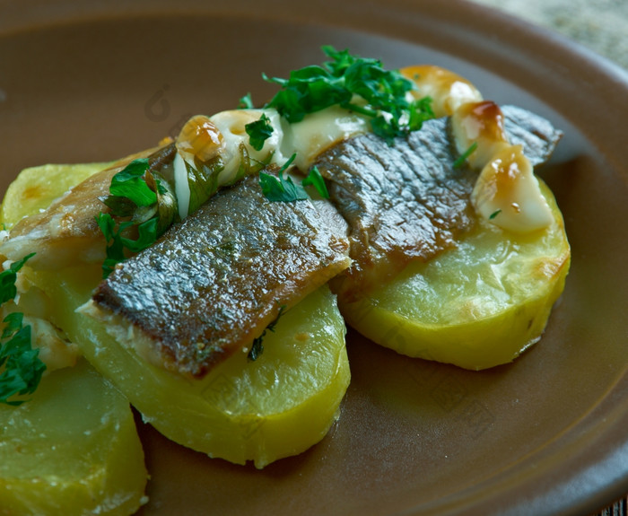 爱沙尼亚烤鲱鱼与土豆波罗的海厨房