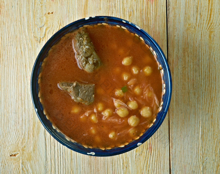 乔尔巴绊倒传统的摩洛哥汤与鹰嘴豆
