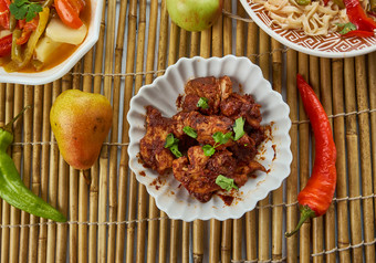 辣的四川鸡schezwan厨房亚洲中国人厨房传统的各种各样的菜前视图