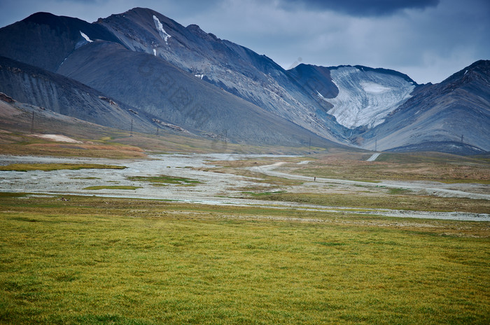 爆破喉咙爆破谷吉尔吉斯斯坦高泰扬山山中央亚洲