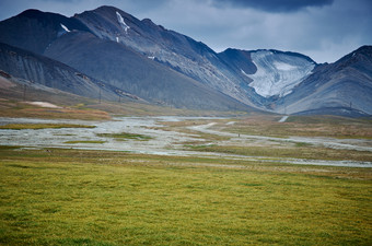 爆破喉咙爆破谷吉尔吉斯斯坦高泰扬山山中央亚洲