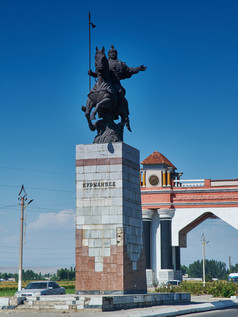 jalal-abad纪念碑的入口的城市吉尔吉斯斯坦7月