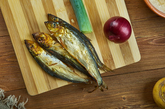 博克林热熏鲱鱼类似的的基普和的鲱鱼挪威厨房传统的各种各样的菜前视图
