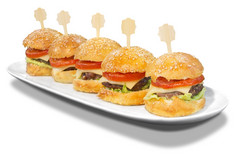小汉堡包板孤立的白色背景与剪裁路径