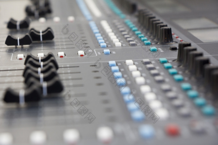 大音乐混合桌子上设备为声音控制按钮设备为声音混合机控制