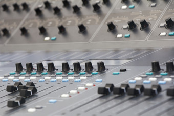 大音乐混合桌子上设备为声音控制按钮设备为声音混合机控制