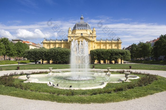 的喷泉前面艺术展馆萨格勒布克罗地亚的著名的展览大厅