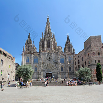 <strong>巴塞罗那</strong>6月大教堂神圣的交叉和圣欧拉6月很多游客前面的大教堂是构造在世纪<strong>巴塞罗那</strong>西班牙