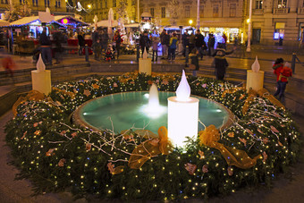 出现<strong>萨格勒布</strong>mandusevac喷泉禁止jelacic广场装饰与出现花环的时间出现圣诞节和新一年rsquo夏娃<strong>萨格勒布</strong>克罗地亚