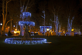 出现<strong>萨格勒布</strong>Zrinjevac公园装饰圣诞节灯的时间出现圣诞节和新一年rsquo夏娃<strong>萨格勒布</strong>克罗地亚
