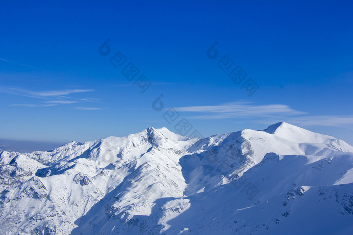 全景视图的雪山