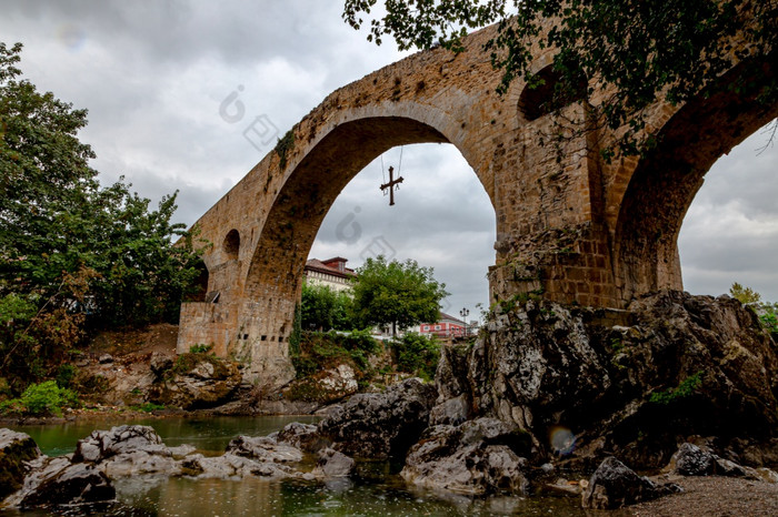 老罗马石头桥坎加斯奥尼斯阿斯图里亚斯西班牙罗马桥