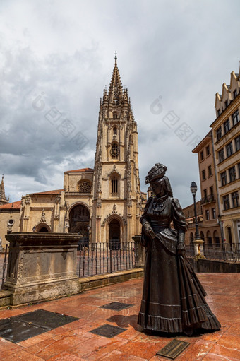 视图的奥维耶<strong>多大</strong>教堂和regenta雕像阿斯图里亚斯西班牙奥维耶<strong>多大</strong>教堂阿斯图里亚斯西班牙