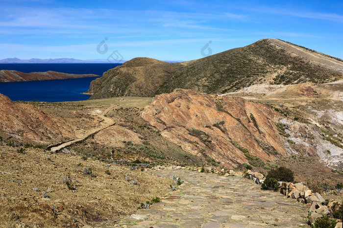 岩石路径领先的的考古网站的仪式表格表仪式而且的岩石的彪马——岛的溶胶岛的太阳湖——哪一个受欢迎的旅行目的地玻利维亚