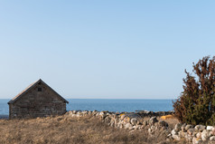 传统的钓鱼小屋建石灰石的瑞典岛奥兰的波罗的海海