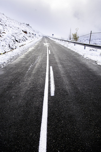 雪山路冬天冷细节路旅行雪山路冬天