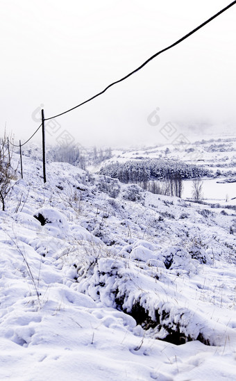 雪场的山冬天细节冷和冰雪场的山冬天