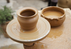 制造业粘土花瓶手工制作的手工细节