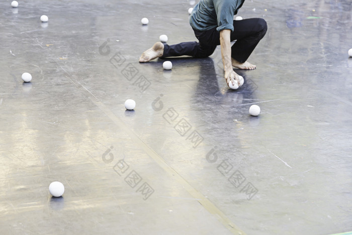 球的地板上细节许多球玩的地板上娱乐和街游戏娱乐