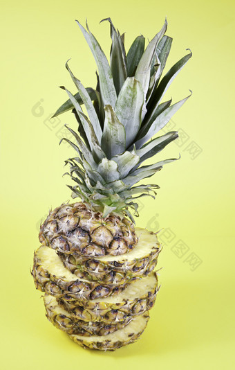 菠萝减少细节异国情调的水果黄色的背景健康的生活食物健康的食物饮食