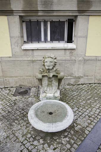 老喷泉与狮子细节<strong>雕塑</strong>利昂形状的纪念碑的<strong>城市城市</strong>旅游